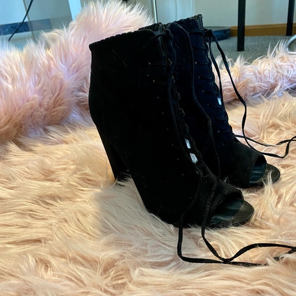 Garania Peep Toe Bootie - Picture 5 of 9